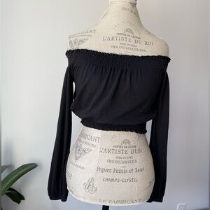 Off shoulder longsleeve crop top